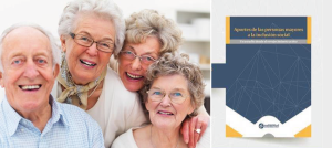 Grupo de cuatro adultos mayores y la portada de un libro.