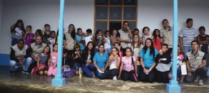 Niños y profesionales del programa Presión Migratoria.