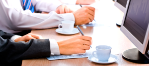 Personas escribiendo