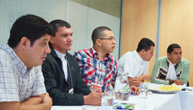 En la imagen se ven los visitantes de la vicaría la inmaculada reunidos con los directivos de la ucn