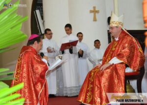 Imposición Palio Arzobispal - Monseñor Hugo Alberto Torres Marín