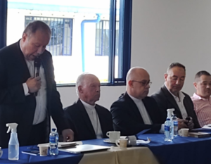 Grupo de directivos de la UCN en reunión