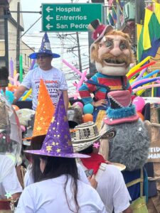 Empleados de la Católica del Norte participando de las fiestas del atardecer - Santa Rosa de Osos